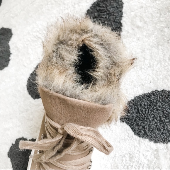 🆕 /DAISIE/ High Top Fur Lace Up Sneakers - Picture 8 of 11